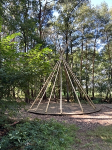 Tipi im Wald